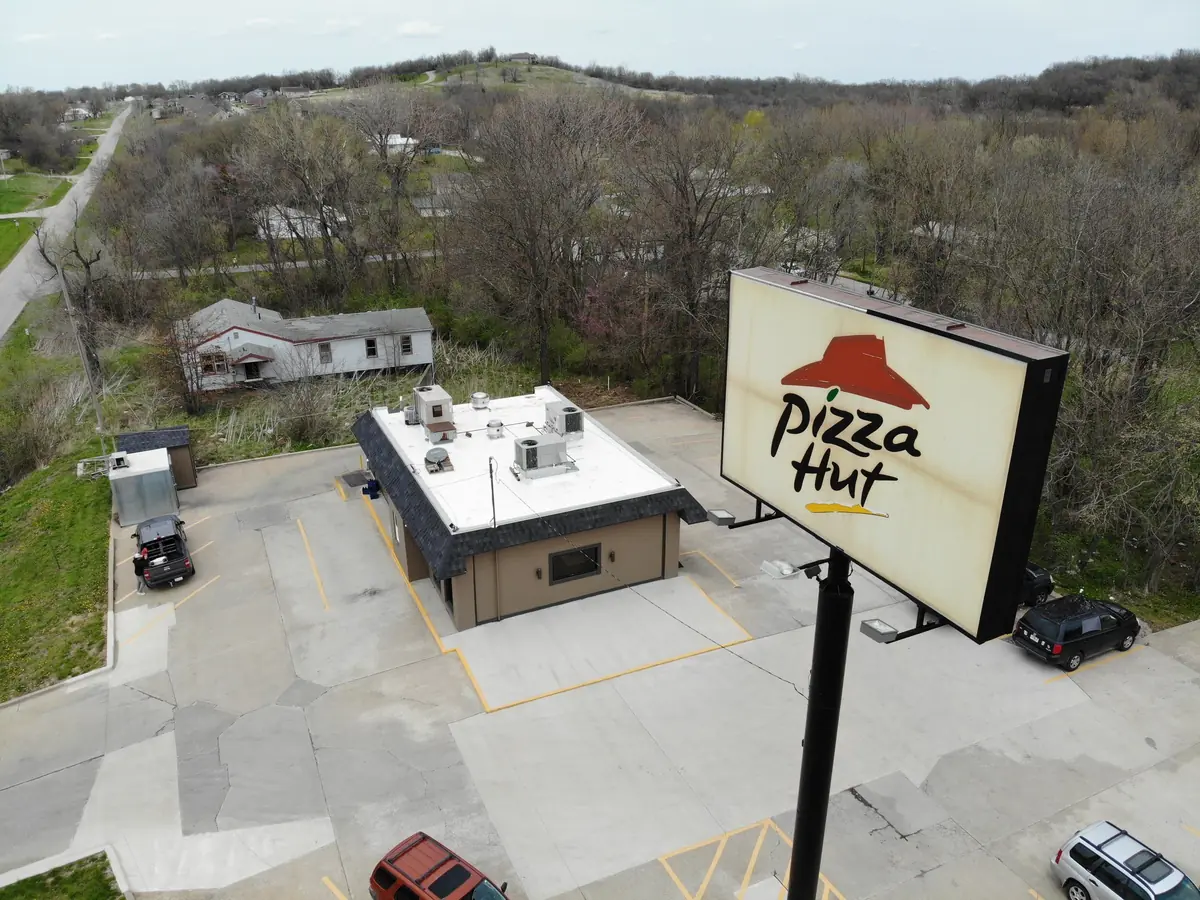 Restaurant with a new white membrane roof, open for business, seen from above